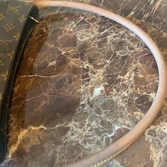 Authentic Louis Vuitton Looping GM - Picture 3 of 8